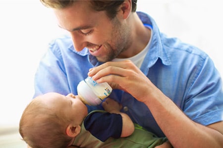 How to Bottle Feed a Newborn Baby Philips Avent