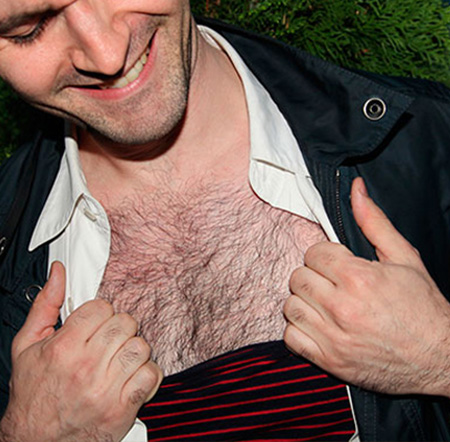 Chest hair removal by grooming torso and chest hair | Philips